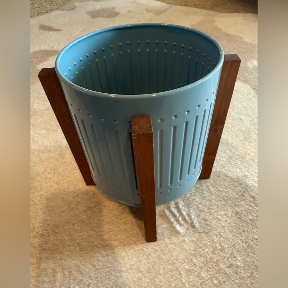 Metal Planter with Wooden Stand